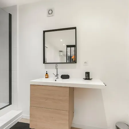 Le Velo - Cite 500m, Parking Public Gratuit 200m, Wifi, Menage Inclus - Free Car Park 200m Apartment